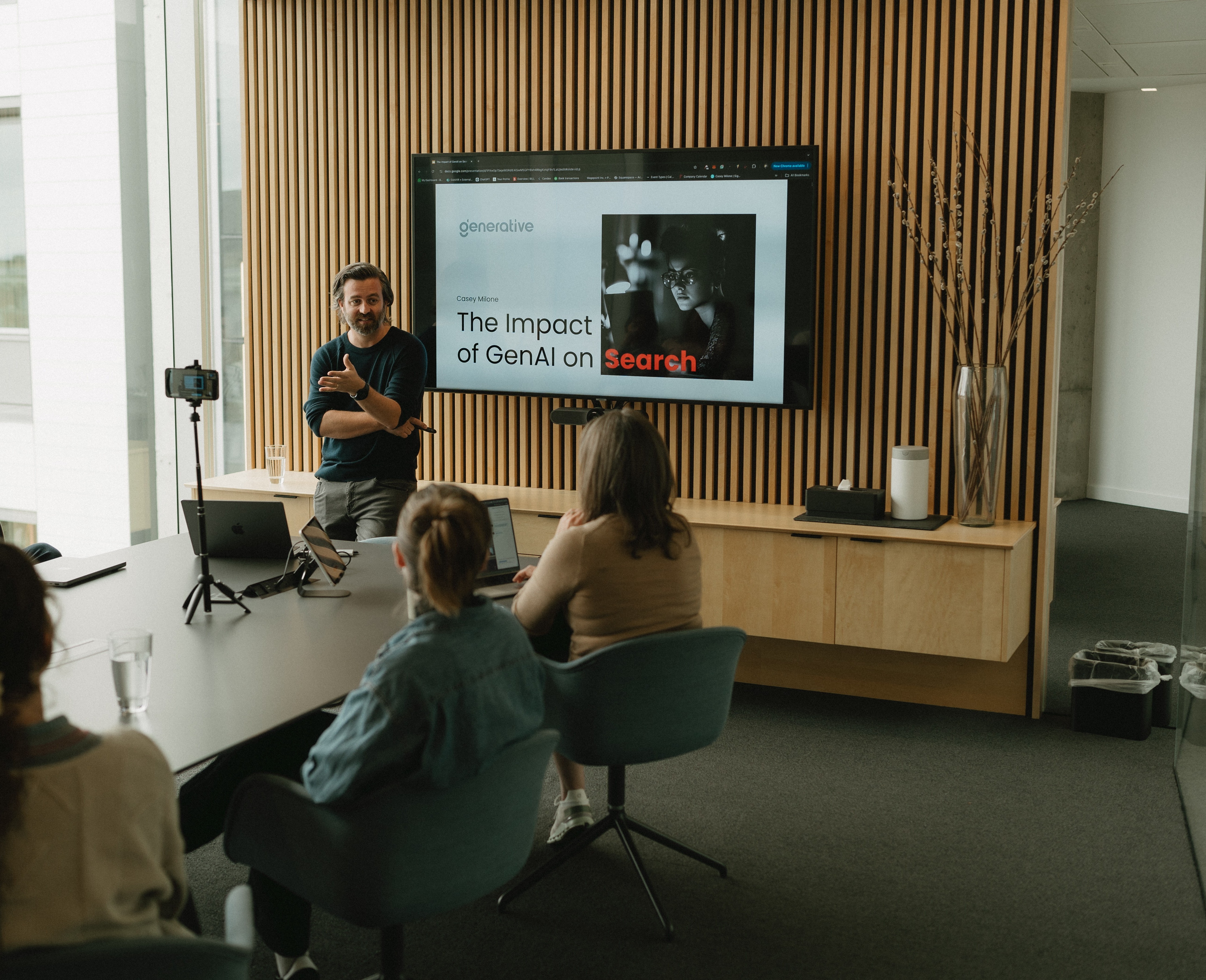 Casey Milone presenting on the impact of generative AI on search to an audience